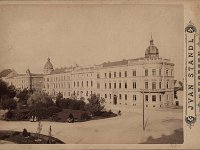 Akademički trg (današnji Trg Josipa Juraja Strossmayera) 1893. godine (Foto Ivan Standl) istočna strana  Fotografija prikazuje istočnu stranu Trga Josipa Jurja Strossmayera 1893. godine (tada Akademički trg), zgrade između Boškovićeve i Matičine ulice.